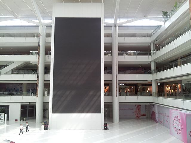 遼寧沈陽皇城國際商貿(mào)城P5室內(nèi)全彩LED顯示屏由上海智彩科技承制、安裝