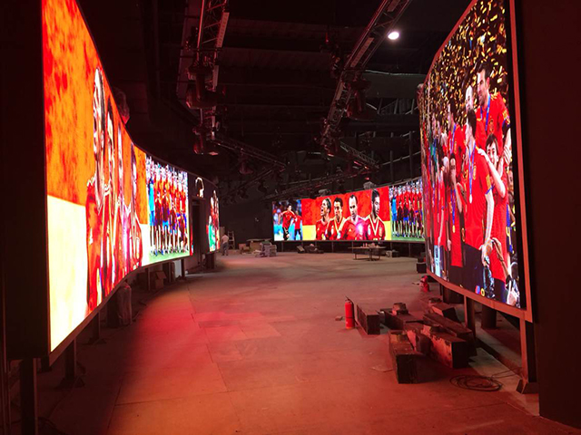 上海浦東西班牙展館P5室內(nèi)全彩LED顯示屏由智彩科技定制、安裝